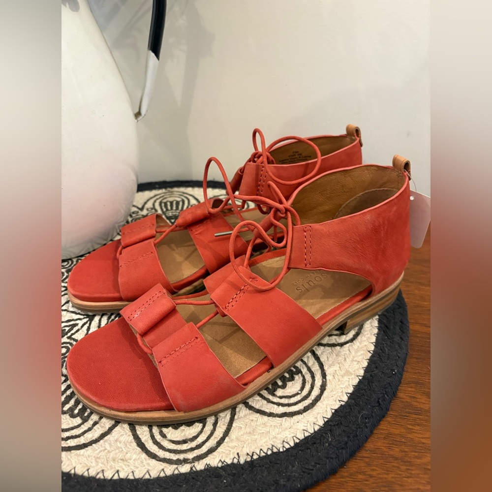 Gentle Soul By Kenneth Cole Fina Sandals Size 8M